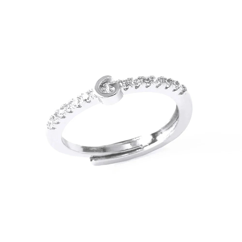 Regulowany pierścionek damski z inicjałem – litera 
