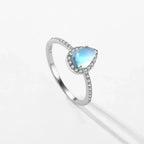 Pierścionek z obrączką i cyrkonią kamieniem księżycowym