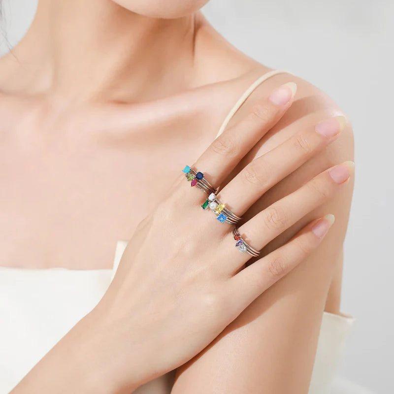 Pierścionek obrączka z kolorowym cyrkonem, kamień urodzinowy