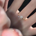 Pierścionek z pierścieniem w kształcie kwiatu tulipana z cyrkonią