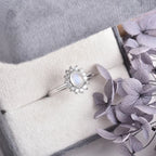 Pierścień owalny z kamieniem księżycowym i cyrkonią