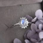 Pierścień owalny z kamieniem księżycowym i cyrkonią