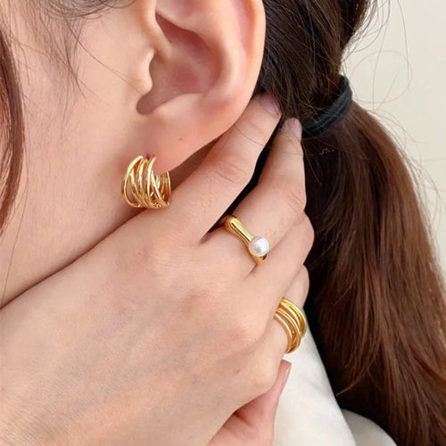 Pierścionek obrączka dla kobiet z białą perłą złoty