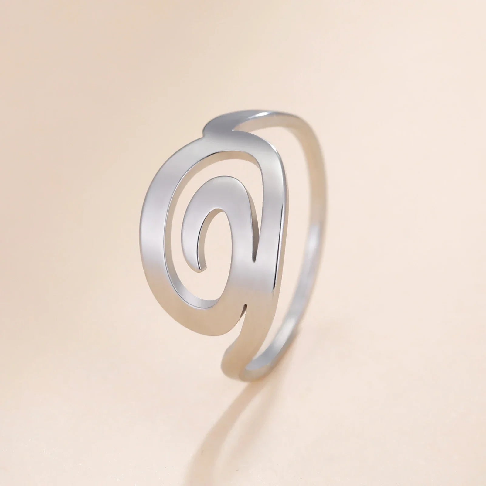 Damski pierścionek o spiralnym wzorze, srebrny