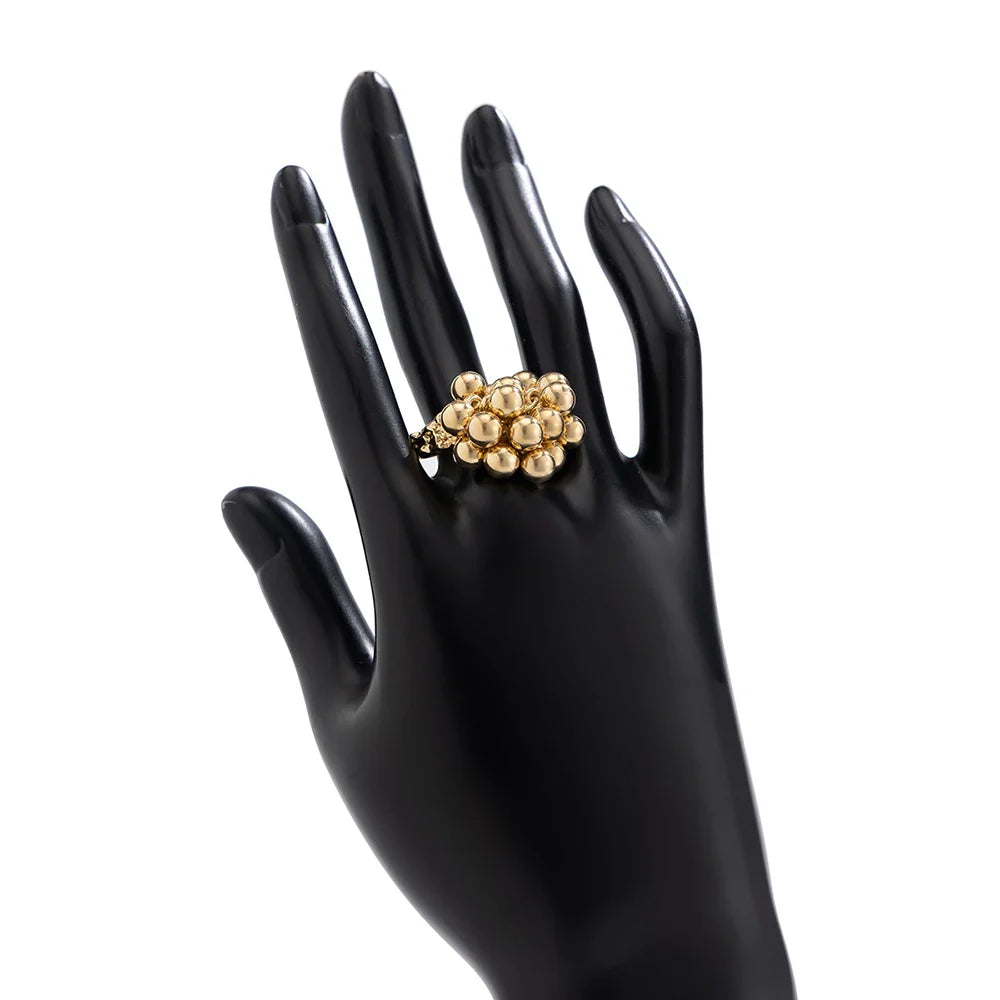 Pierścionek z perłami w kolorze srebrnym lub złotym