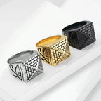 Pierścionek z egipską piramidą