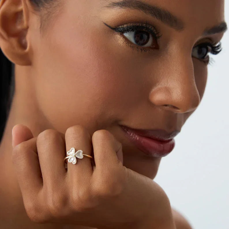 Pierścionek z koniczyną o 3 listkach z cyrkonią