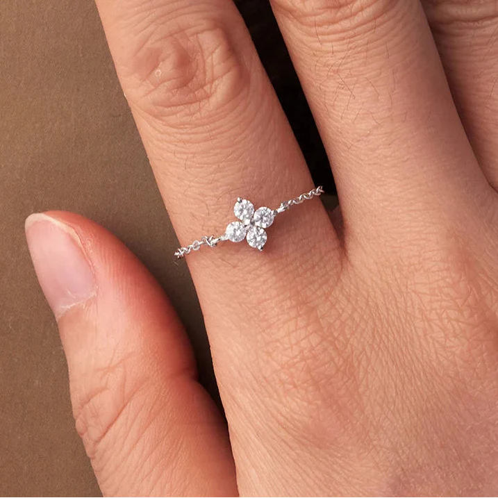 Pierścionek z koniczynką o 4 listkach z cyrkoniami