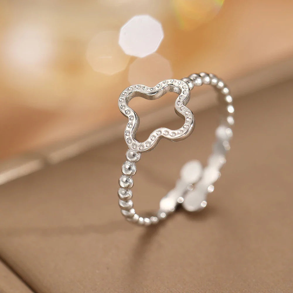 Pierścionek z czterolistną koniczyną dla kobiet srebrny