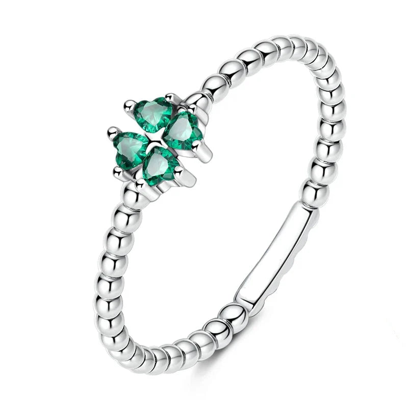 Pierścionek z zieloną koniczyną czterolistną