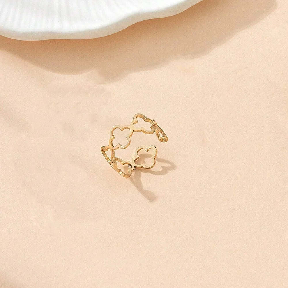 Pierścionek z koniczynkami czterolistnymi na szczęście złoty