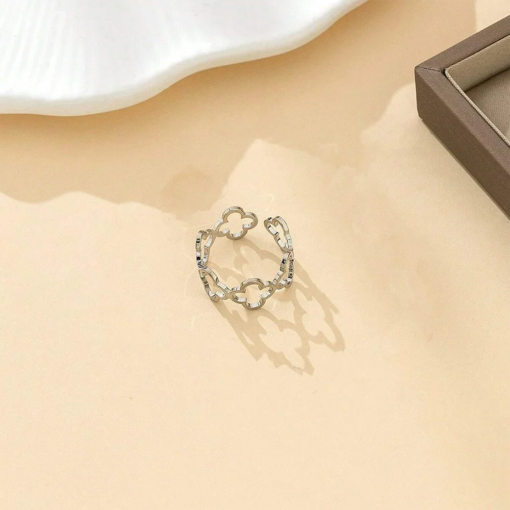 Pierścionek z koniczynkami czterolistnymi na szczęście srebrny