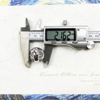 Srebrny sygnet z kwiatem lilii