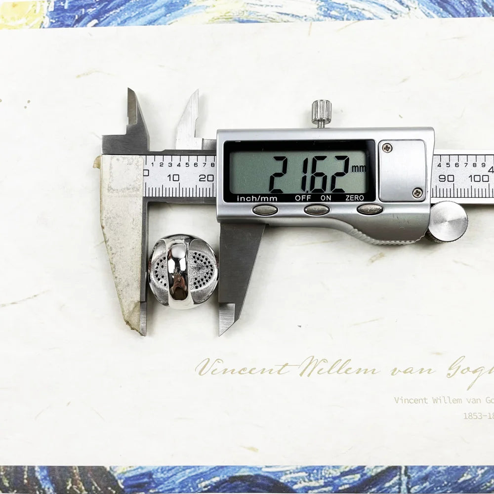 Srebrny sygnet z kwiatem lilii