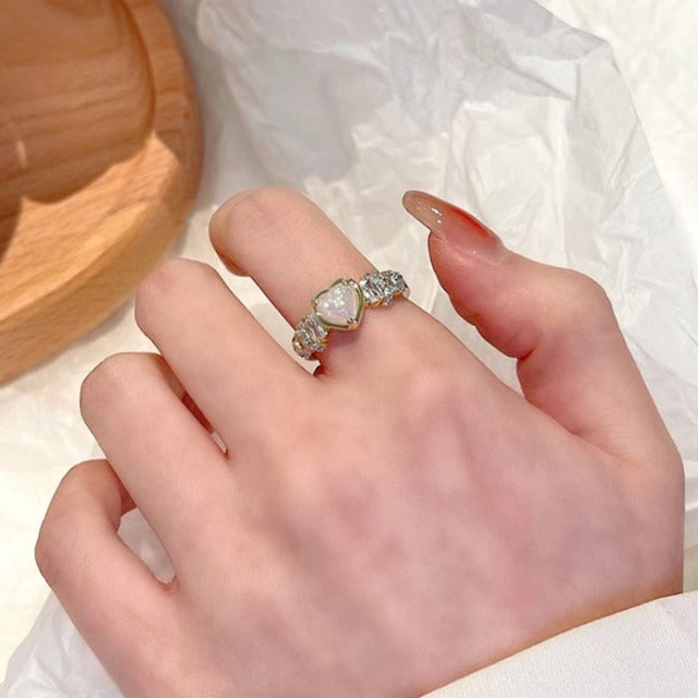 Pierścionek z diamentowym sercem dla kobiet