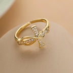 Pierścionek z krzyżem chrześcijańskim z cyrkonią dla kobiet, złoty