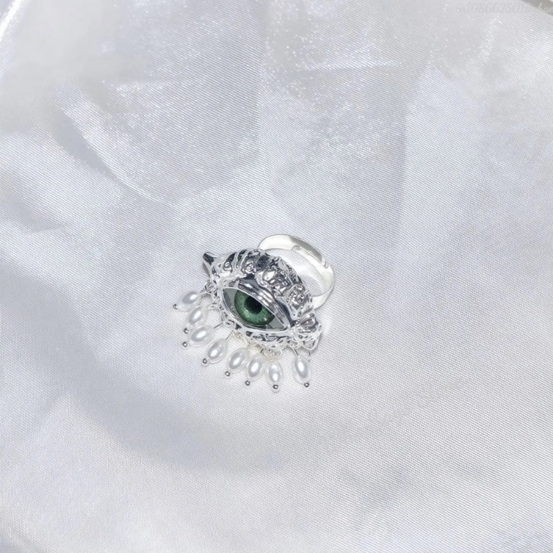 Pierścionek ochronny z niebieskim okiem i srebrnymi koralikami