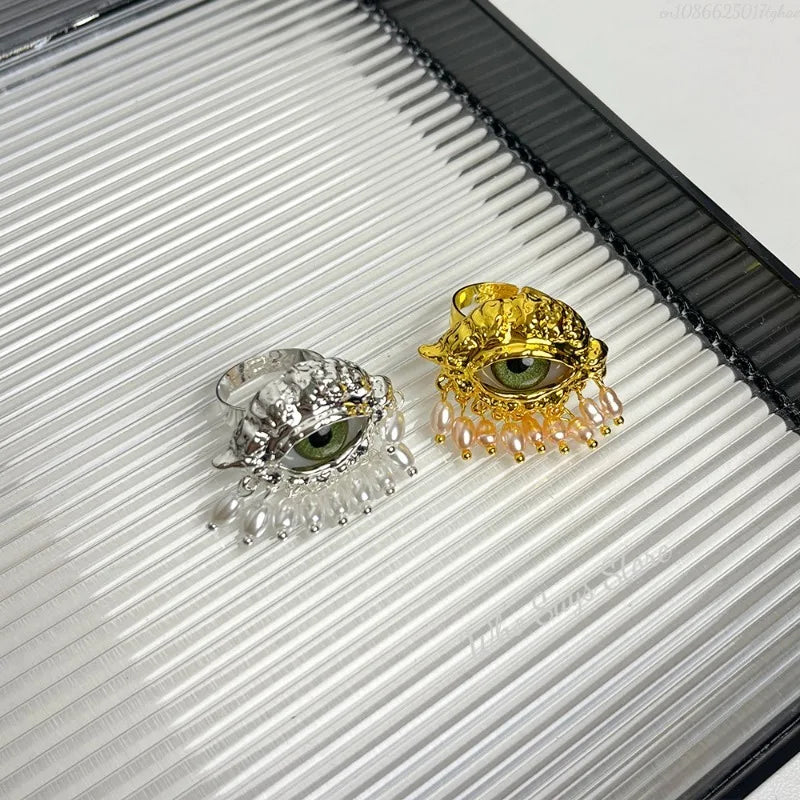 Pierścionek ochronny z niebieskim okiem i złotymi koralikami