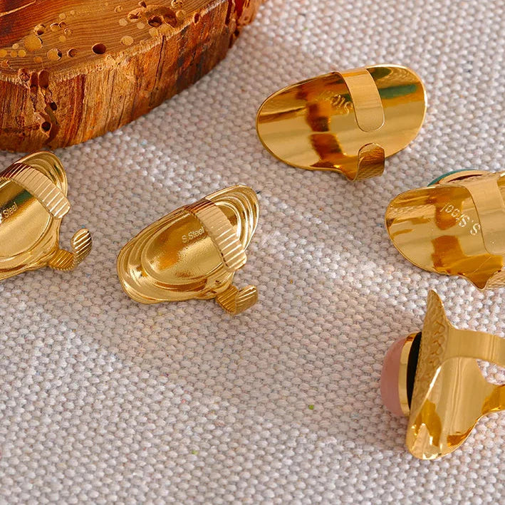 Pierścionek etniczny z naturalnym kamieniem