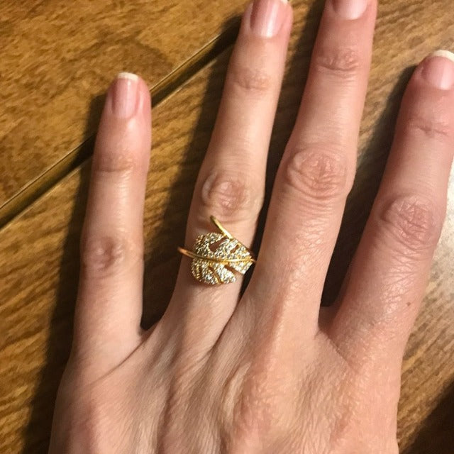 Pierścionek z liściem palmy ze złota