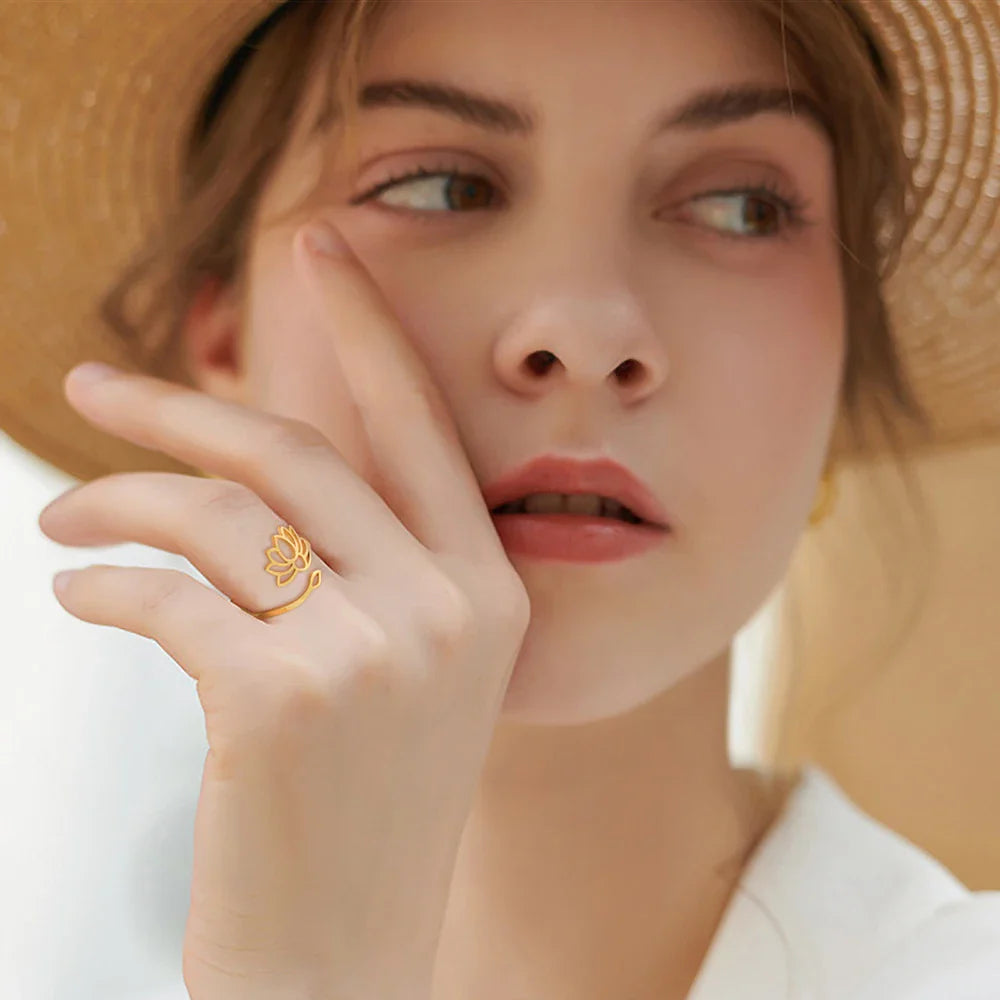 Pierścionek Kwiat Lotosu dla kobiet złoty