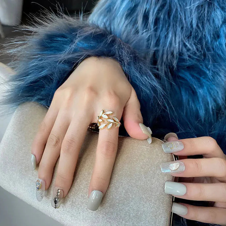 Prsten Retro s vavřínovým listem ze zirkonu