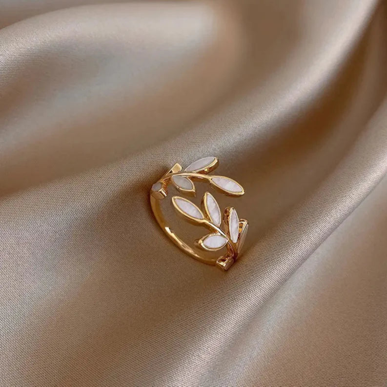 Prsten Retro s vavřínovým listem ze zirkonu