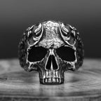 Pierścionek Głowa Śmierci ze stali bez korony