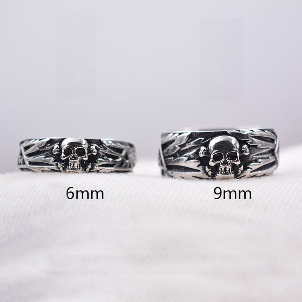 Pierścień z czaszką w stylu punk