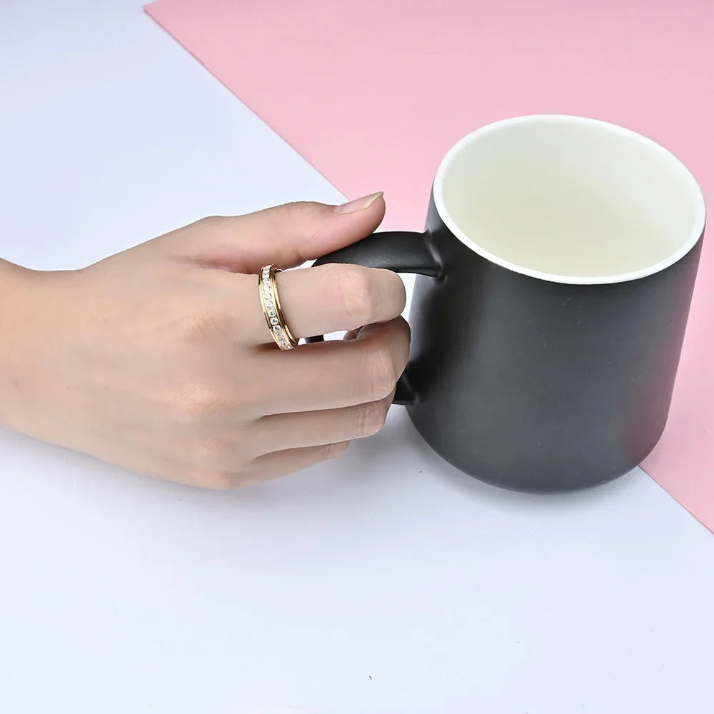 Pierścionek obrotowy antystresowy z cyrkonią 