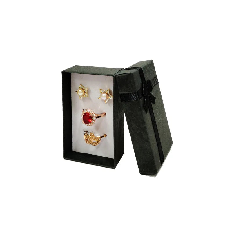 Krabička na 3 až 4 šperky