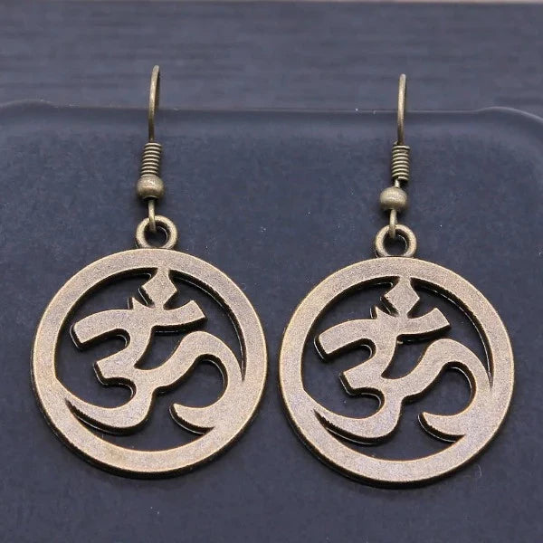 Kolczyk Buddyzm Om brązowy