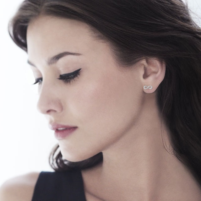 Kolczyk w kształcie nieskończoności ze srebra