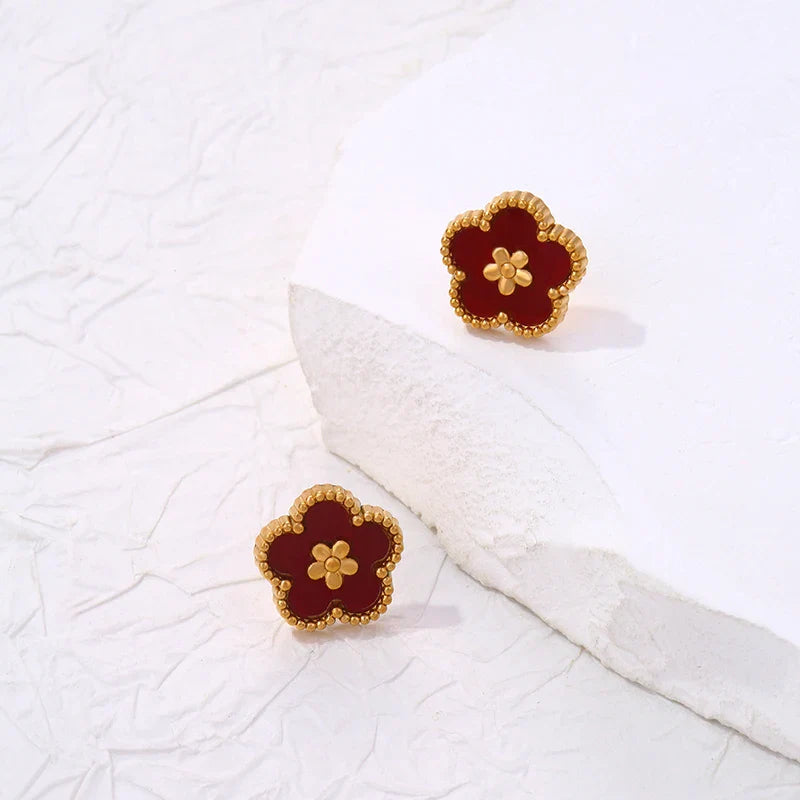 Náušnice pecky se čtyřlístkem s 5 lístky červené