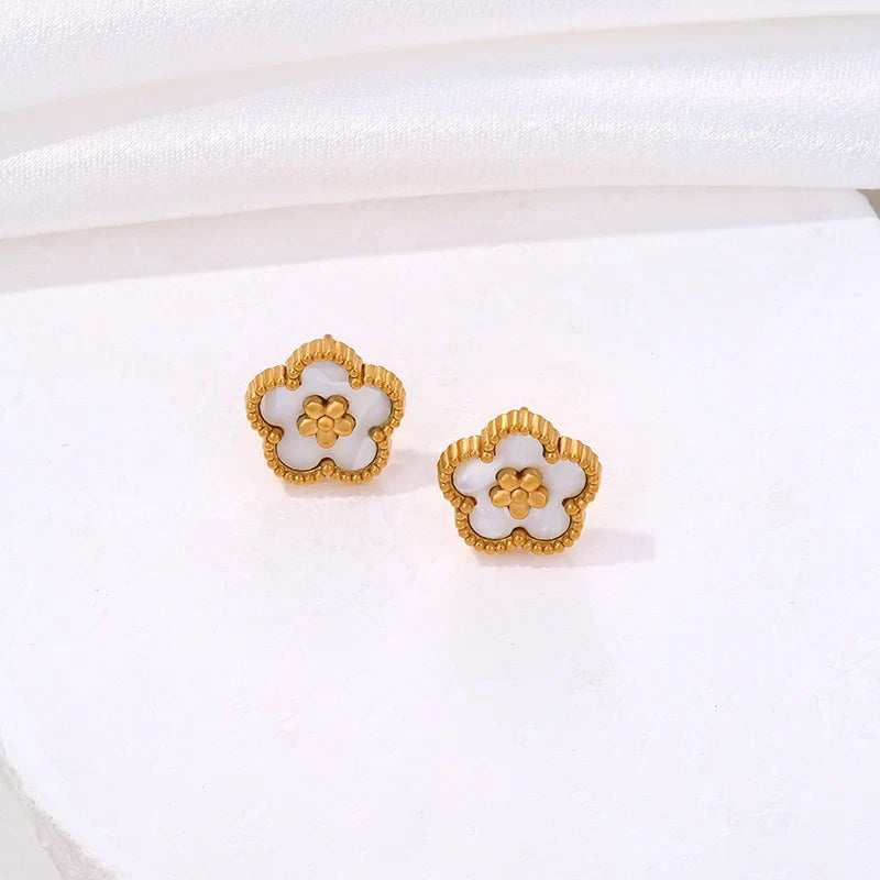 Náušnice pecky se čtyřlístkem s 5 lístky bílé