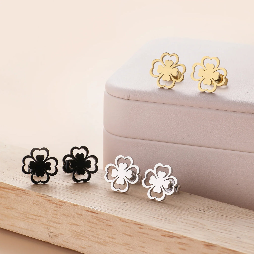 Øredobber med firkløver-studs i gull