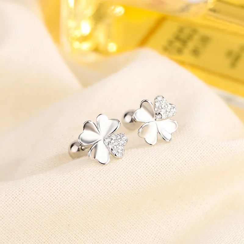 Øredobber med firkløverformet stift og zirkon