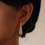 Kolczyki wkrętki z cienką kroplą wody