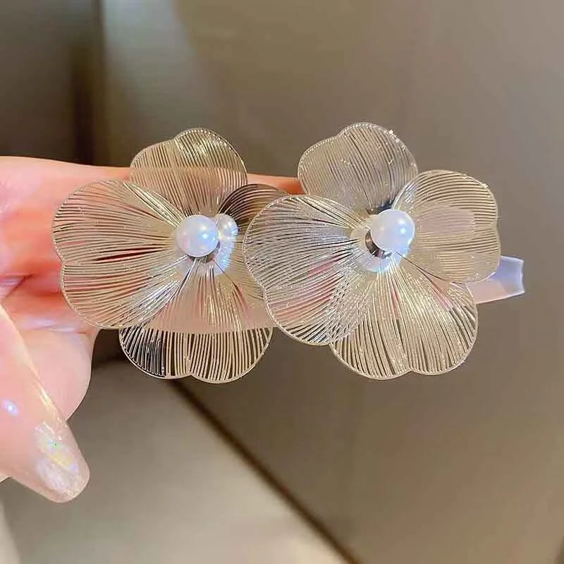 Kolczyki wkrętki Kwiat Szerokie Białe Płatki