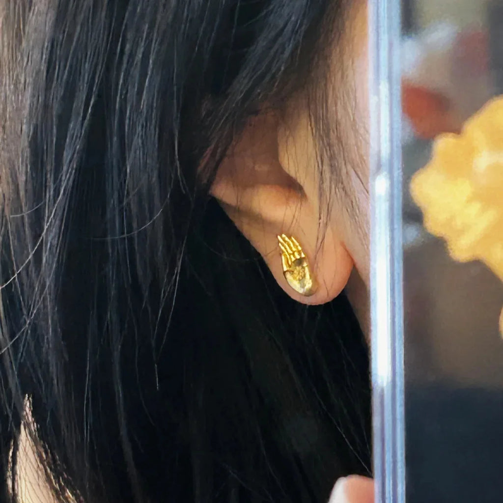 Boucles d'Oreilles Clou Main de Bouddha or