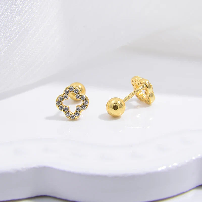 Örhängen med fyrklöver-stift i guld