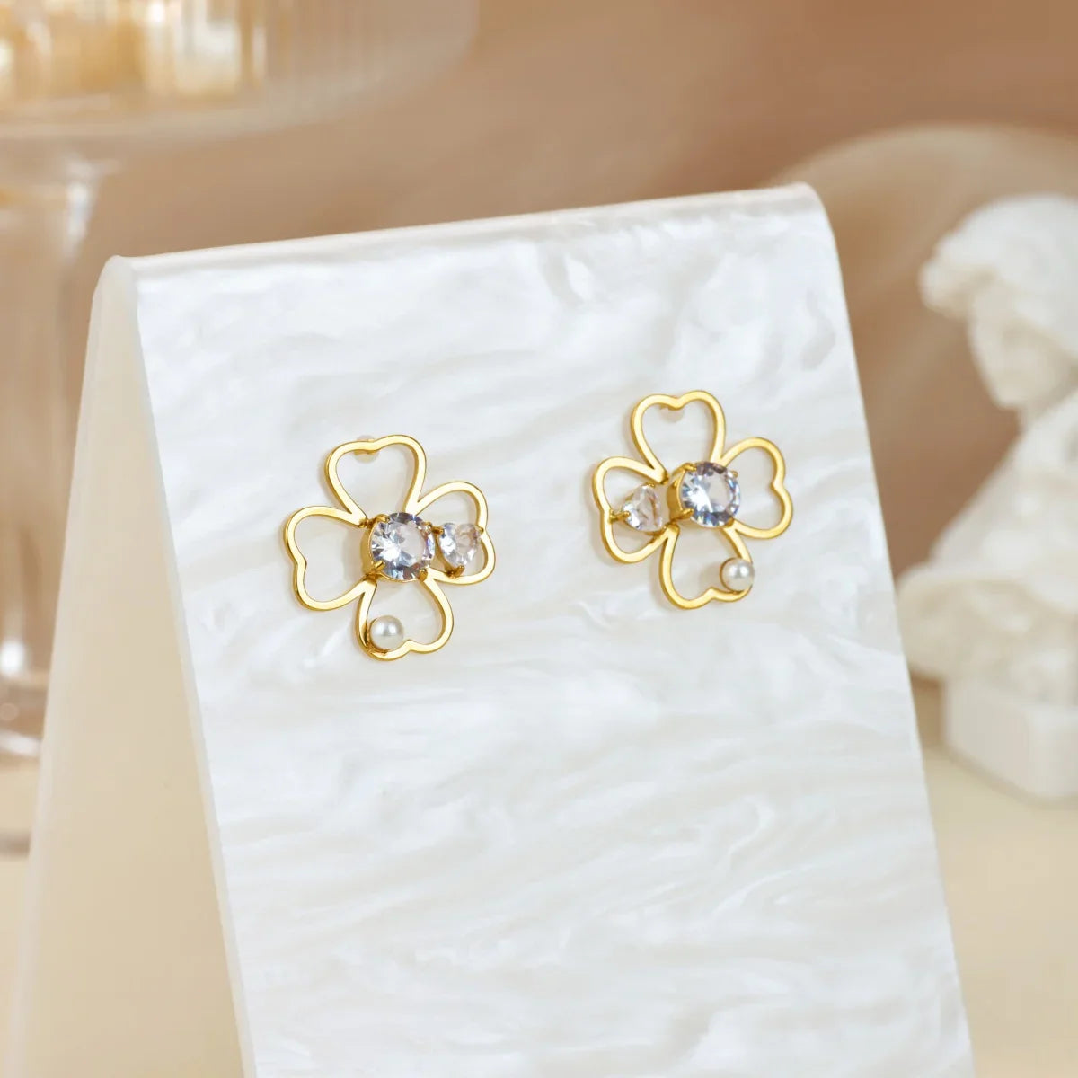 Øredobber med firkløver-studs som gir lykke