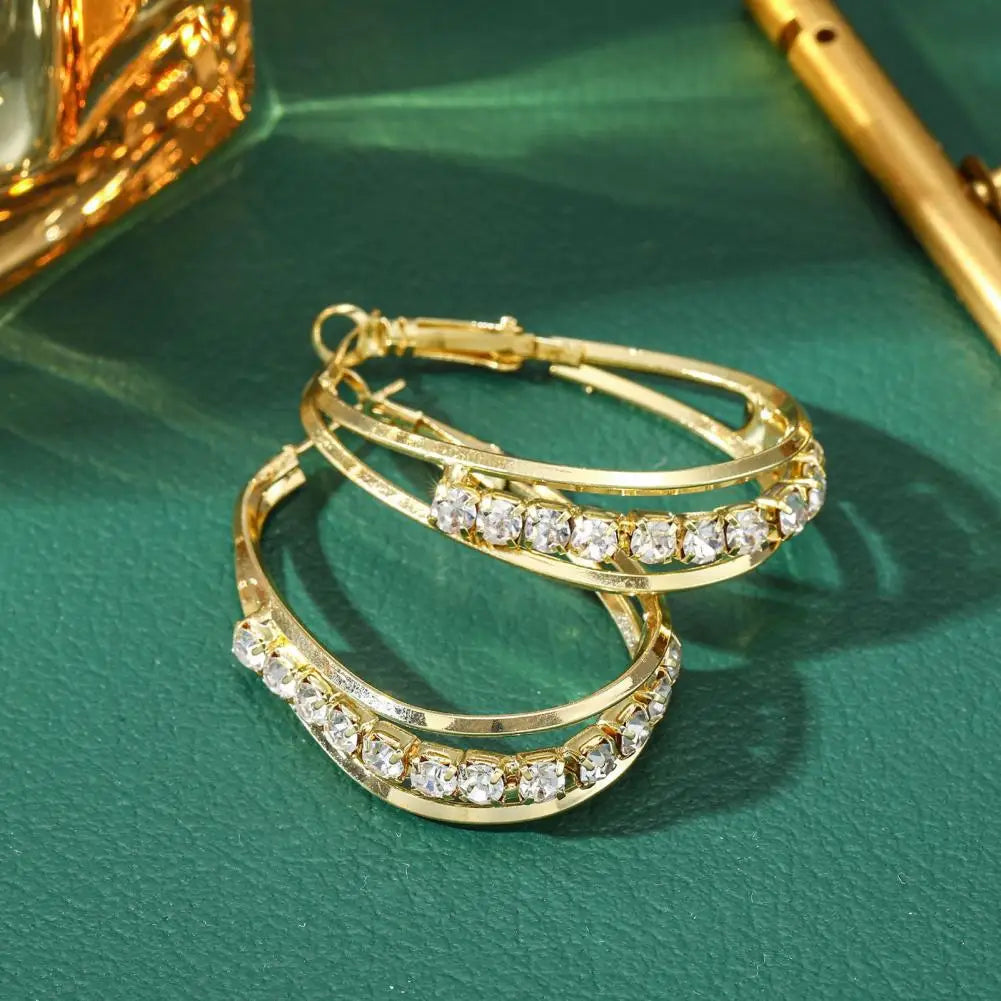 Örhängen med strass i guld 