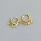 Kolczyki koła z zawieszkami w kształcie gwiazd i księżyców złote