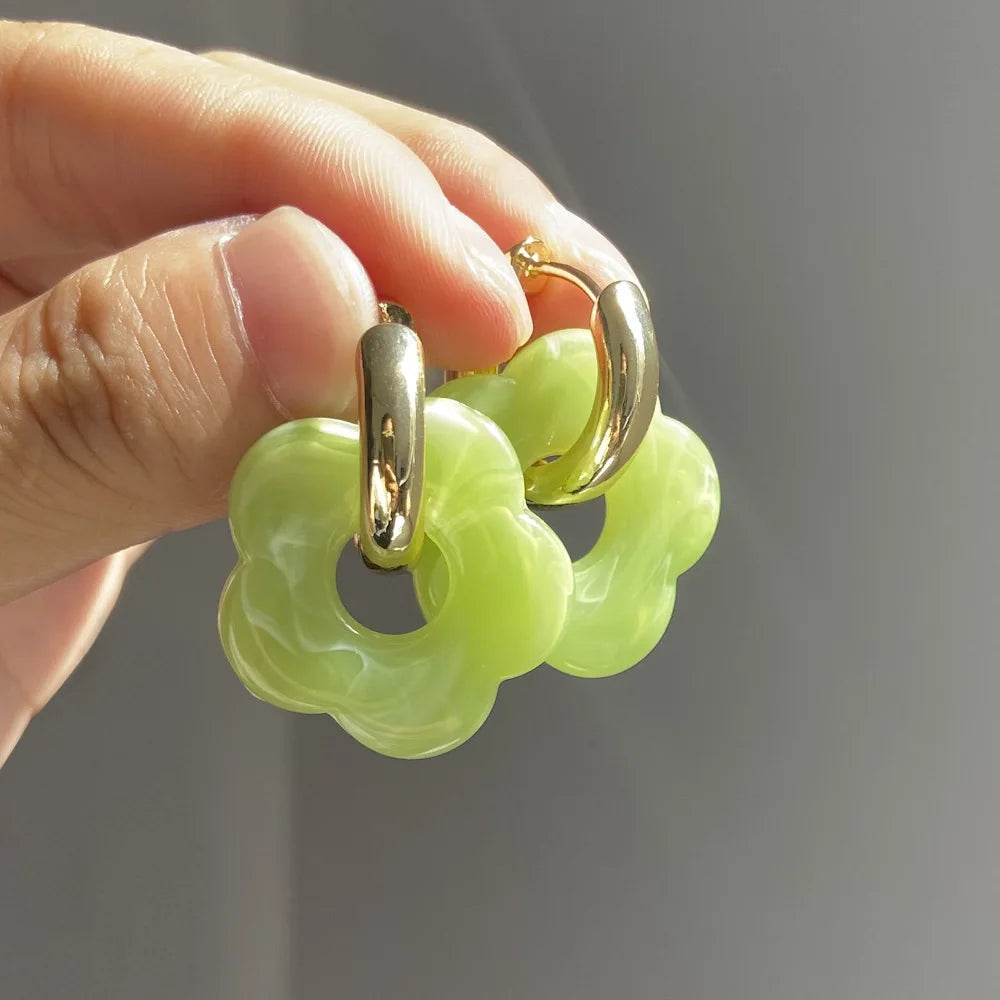 Kolczyki koła z kwiatem z żywicy