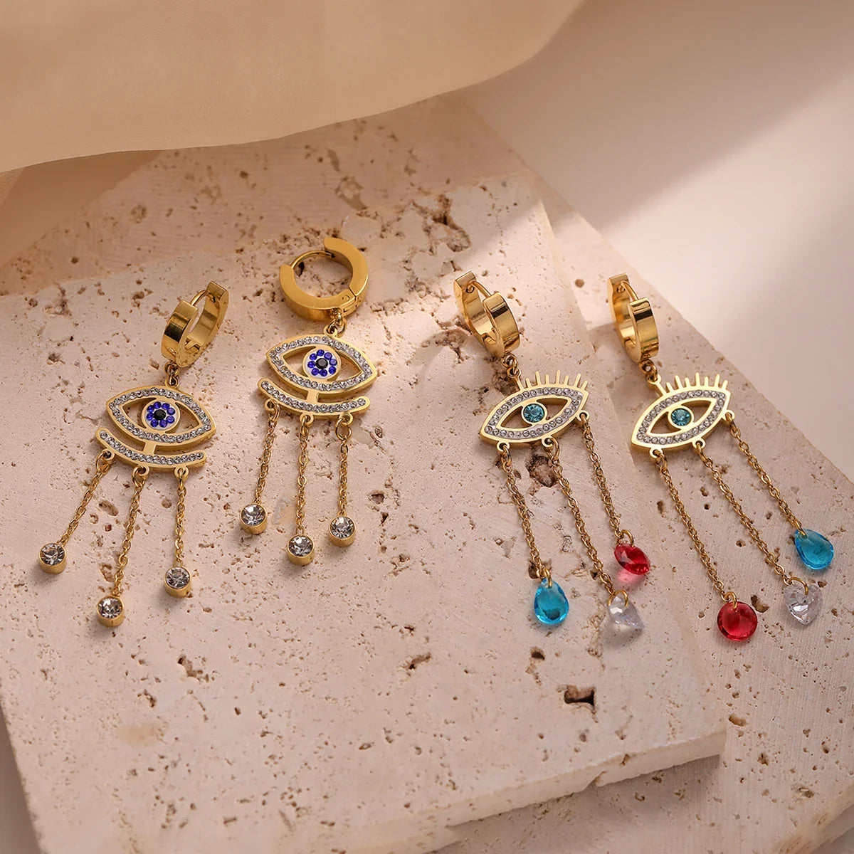 Długie niebieskie kolczyki z motywem złego oka