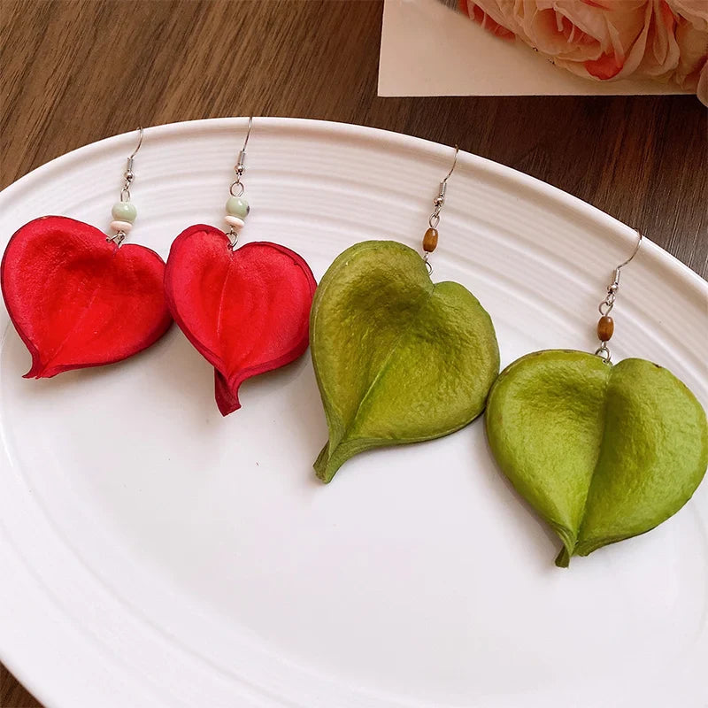 Øreringe med hængende farvet blad