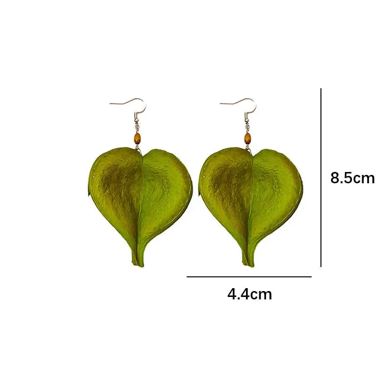 Øreringe med hængende farvet blad