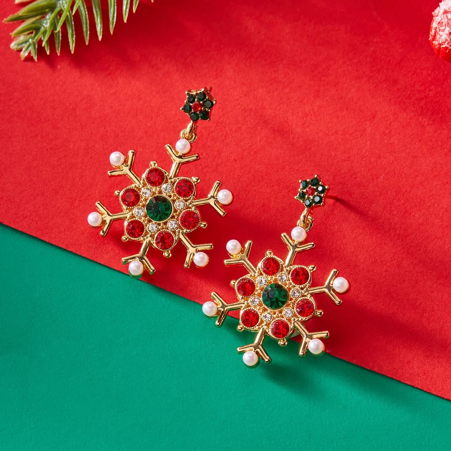 Wiszące kolczyki z czerwonym płatkiem śniegu