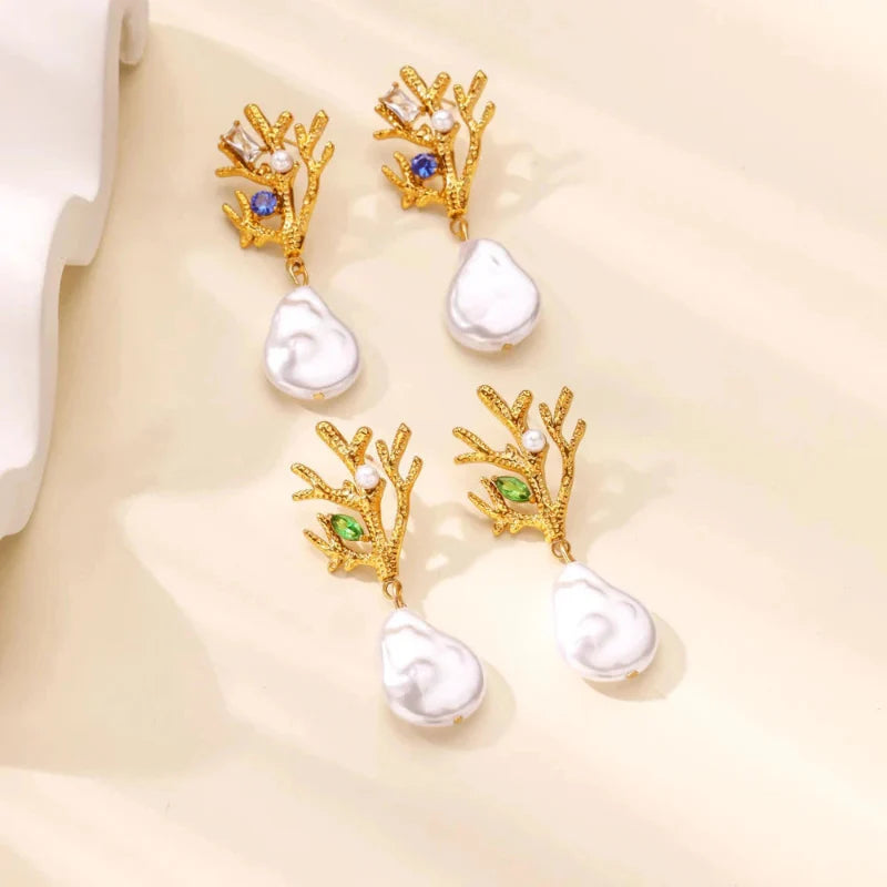 Kolczyki wiszące koralowe z perłą i zielonym cyrkoniem